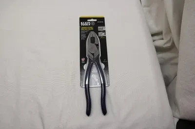 Klein Tools Linesman Pliers image 3